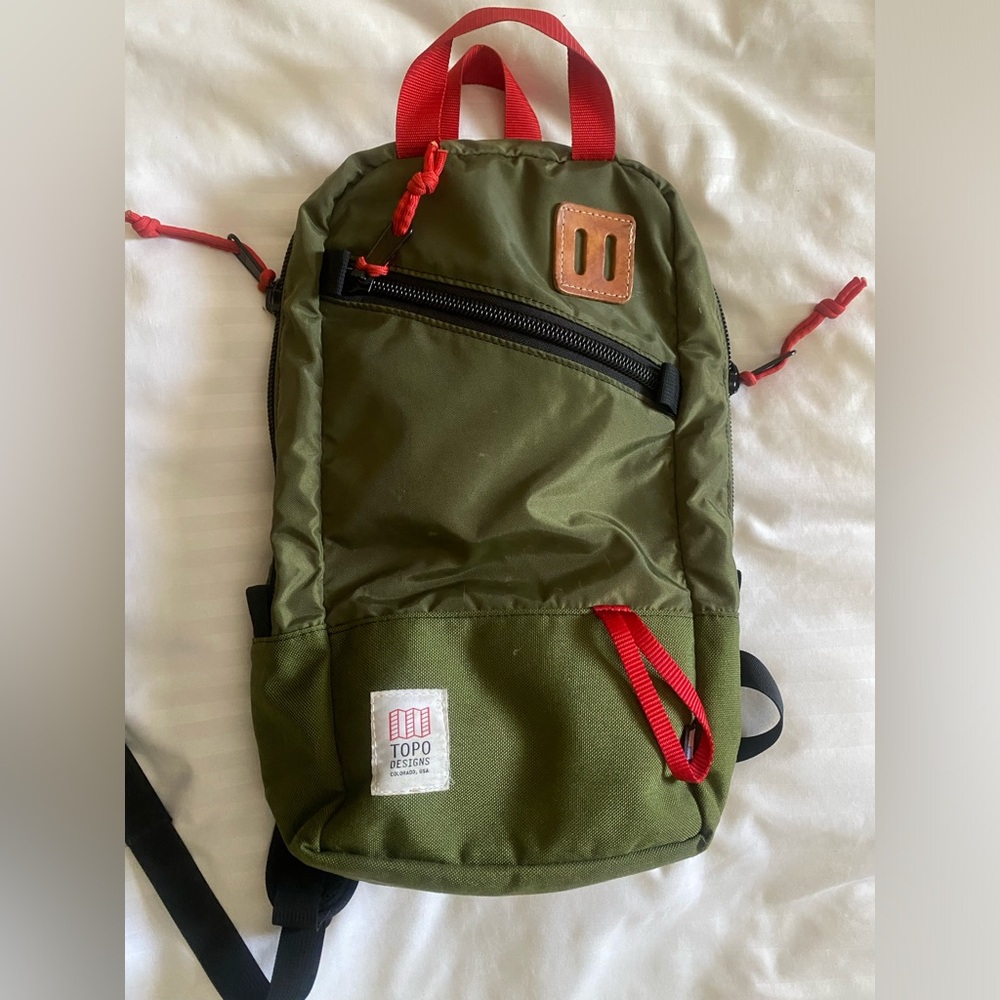 Green topo day backpack